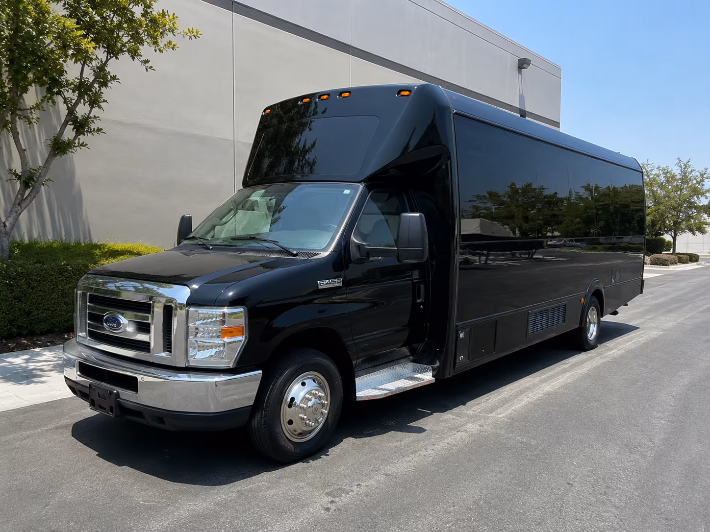 Hialeah Winery Tour & Pub Crawl Transportation party bus exterior